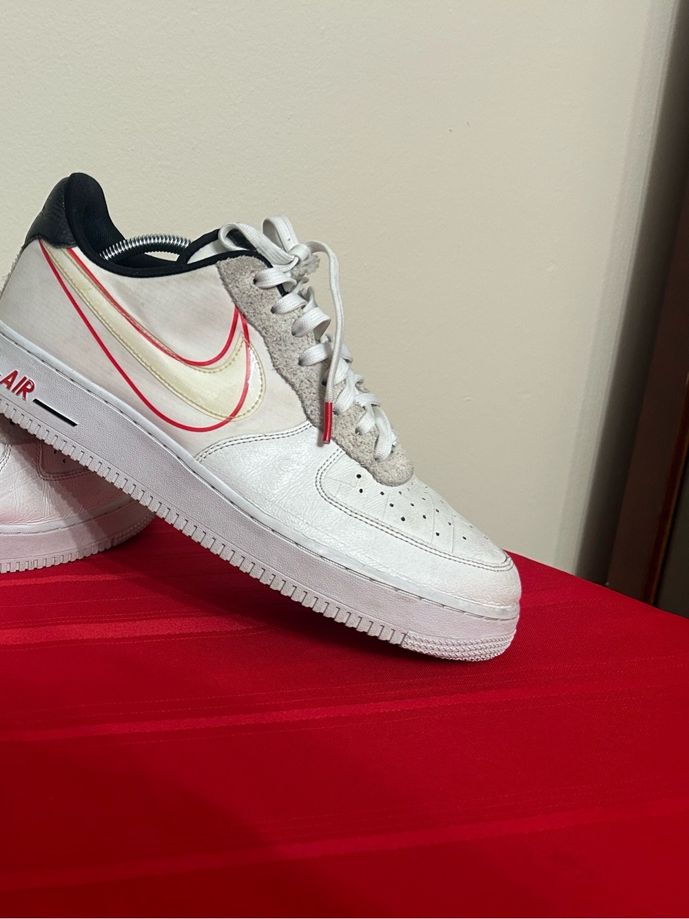 Nike Men’s White/Red Air Force 1 Low - Classic Swoosh Design size 11 men’s
